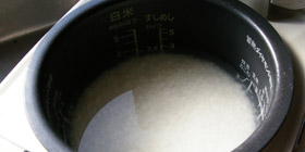 米をひたす